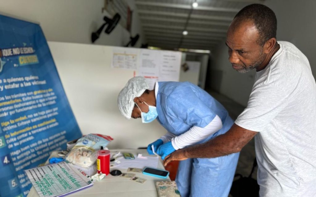 Con la esperanza intacta, Marisel Mosquera emprendió un viaje fluvial de más de seis horas desde su vereda, cerca de Juntas de Tamaná, en el municipio de Nóvita, hasta el casco urbano de Istmina, ambos en el Chocó. Hace 38 años no sabe nada de su padre, José Héctor Andrade, quien partió a trabajar como mayordomo en una finca en Puerto Boyacá, en la región del Magdalena Medio, y nunca volvió.