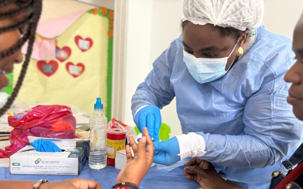 Con la esperanza intacta, Marisel Mosquera emprendió un viaje fluvial de más de seis horas desde su vereda, cerca de Juntas de Tamaná, en el municipio de Nóvita, hasta el casco urbano de Istmina, ambos en el Chocó. Hace 38 años no sabe nada de su padre, José Héctor Andrade, quien partió a trabajar como mayordomo en una finca en Puerto Boyacá, en la región del Magdalena Medio, y nunca volvió.