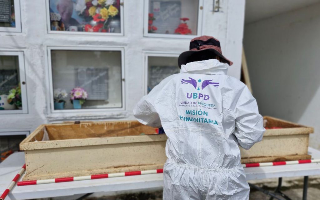 Cuatro cuerpos fueron recuperados en Córdoba en acciones humanitarias lideradas por la Unidad de Búsqueda de Personas Desaparecidas (UBPD). Dos de los hallazgos se lograron en la segunda intervención del cementerio Jardines de la Esperanza, en Montería, mientras que los otros dos se encontraron en fosas a campo abierto de la vereda Barrial Central, del municipio de Valencia.