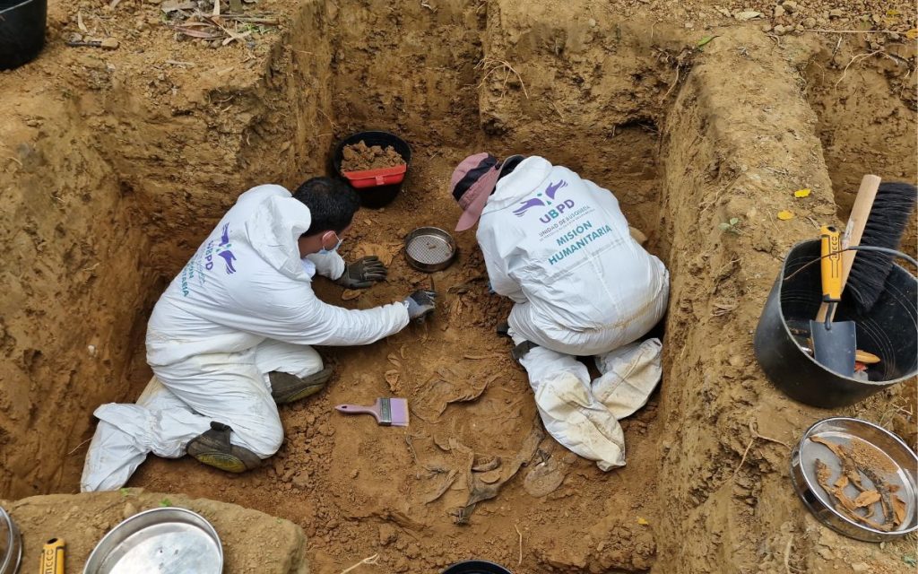Cuatro cuerpos fueron recuperados en Córdoba en acciones humanitarias lideradas por la Unidad de Búsqueda de Personas Desaparecidas (UBPD). Dos de los hallazgos se lograron en la segunda intervención del cementerio Jardines de la Esperanza, en Montería, mientras que los otros dos se encontraron en fosas a campo abierto de la vereda Barrial Central, del municipio de Valencia.
