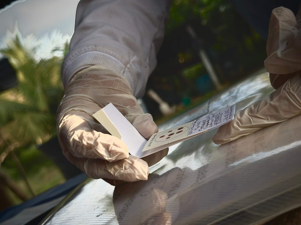 En San José de Guaviare, la Unidad de Búsqueda de Personas dadas por Desaparecidas (UBPD) visitó los resguardos de Caño Negro y Cachivera de Nare. Allí se reunió con comunidades indígenas que desde hace años esperan noticias de quienes desaparecieron en medio del conflicto armado. Ese acercamiento se enmarca en el principio humanitario de la búsqueda: reconocer y encontrar a quienes faltan, sin distinción de origen étnico.