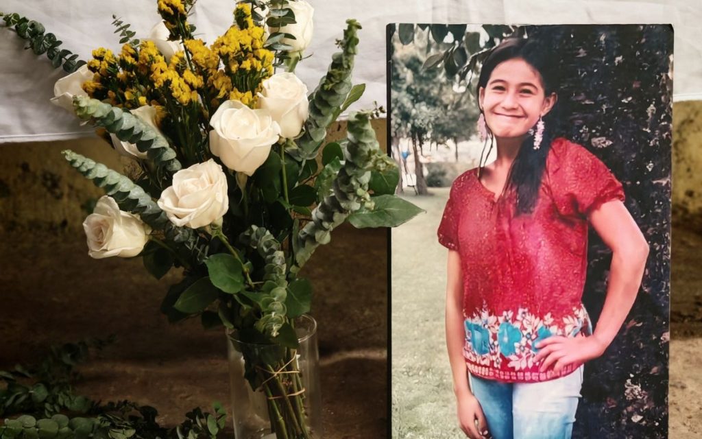 Amilandy Ramírez vivía en zona rural de Planadas, en el Tolima, y tenía solo 14 años cuando ingresó en el 2007 a un grupo armado. Su familia no volvió a saber de ella. Dos años después de su desaparición, la Fiscalía General de la Nación recuperó un cuerpo de una fosa clandestina de Chaparral. De sus estructuras óseas fue extraído material genético (ADN) que ingresó al Banco de Perfiles Genéticos de Desaparecidos. Sin embargo, no se encontró ninguna coincidencia. El cuerpo permaneció sin identificar durante más de una década. 