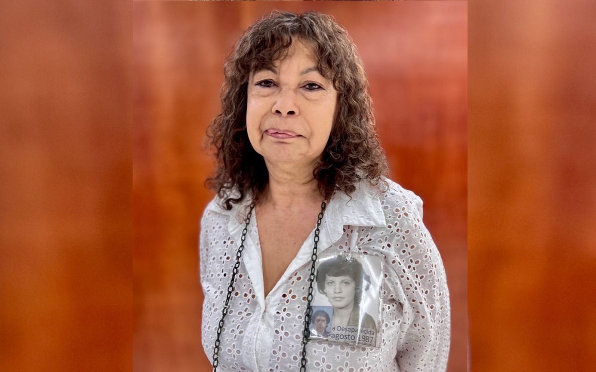 Yanette Bautista se dedicó a la búsqueda de personas dadas por desaparecidas en Colombia. Sorteó amenazas y vivió el exilio sin dejar de luchar de manera incansable, de la mano de colectivos y mujeres buscadoras, por encontrar a todos aquellos que aún nos faltan.