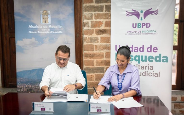 La Unidad de Búsqueda y la Alcaldía de Medellín firman un convenio para buscar a más de 4.000 personas desaparecidas en la ciudad