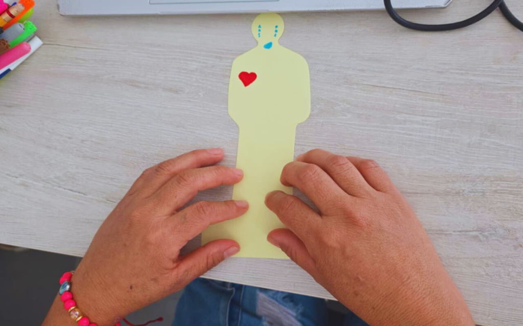 "Siento como si hubiera nacido de nuevo". La frase es de Dayana Rodríguez, una mujer que fue dada por desaparecida durante 23 años. Tenía 14 años cuando dejó su casa en Vichada y perdió contacto con su familia en medio del conflicto armado. El miedo la obligó a cambiar de nombre y a empezar de nuevo junto con el primero de sus tres hijos; mientras del otro lado, don Guillermo -su padre- nunca dejó de buscarla. El reencuentro llegó en Guainía, gracias a la labor humanitaria de la Unidad de Búsqueda de Personas dadas por Desaparecidas (UBPD).