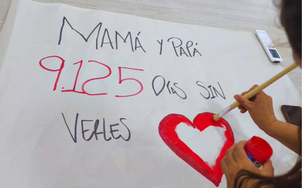 "Siento como si hubiera nacido de nuevo". La frase es de Dayana Rodríguez, una mujer que fue dada por desaparecida durante 23 años. Tenía 14 años cuando dejó su casa en Vichada y perdió contacto con su familia en medio del conflicto armado. El miedo la obligó a cambiar de nombre y a empezar de nuevo junto con el primero de sus tres hijos; mientras del otro lado, don Guillermo -su padre- nunca dejó de buscarla. El reencuentro llegó en Guainía, gracias a la labor humanitaria de la Unidad de Búsqueda de Personas dadas por Desaparecidas (UBPD).