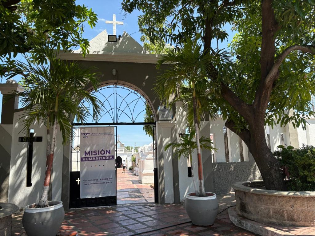 La Unidad de Búsqueda de Personas dadas por Desaparecidas (UBPD), a través del equipo forense de la oficina en el Cesar, adelantó la segunda fase de intervención al cementerio del municipio de Villanueva, en La Guajira. En esta acción humanitaria fueron enviados 13 cuerpos al Centro Integrado de Abordaje e Identificación Forense de la UBPD de Bogotá para su identificación.