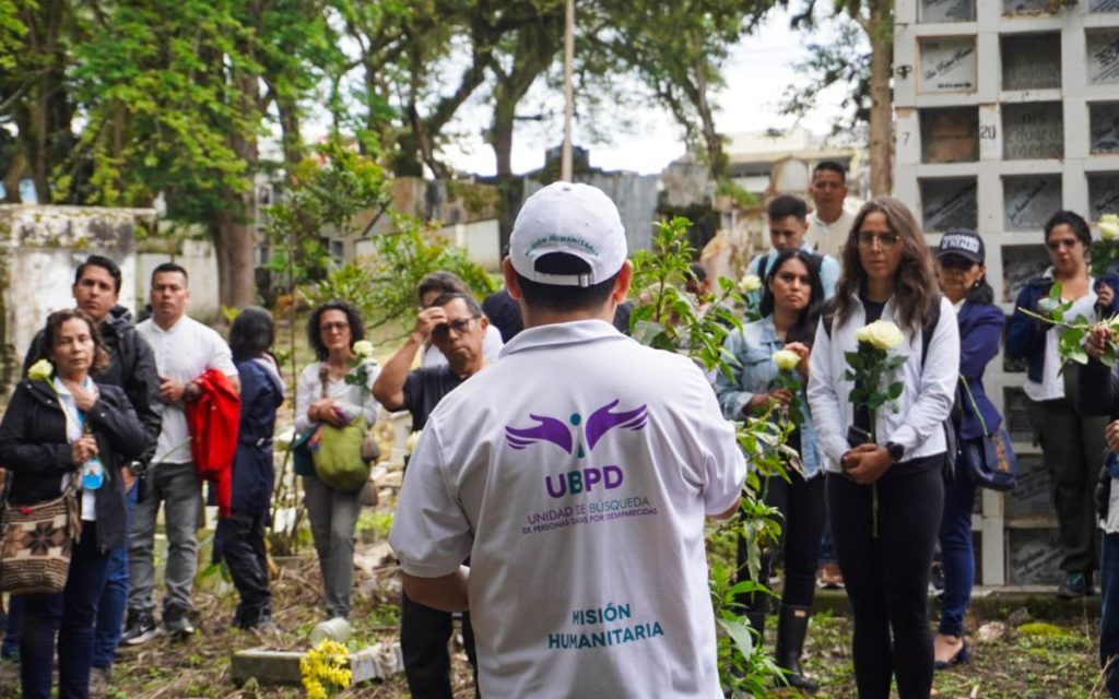 En el marco de la investigación humanitaria y extrajudicial que adelanta la Unidad de Búsqueda de Personas dadas por Desaparecidas (UBPD) en el Huila, con el propósito de encontrar a más de 1.500 personas cuya ausencia aún mantiene en la incertidumbre a sus familias en este departamento, se llevó a cabo la segunda fase de intervención al cementerio San Antonio de Padua, de Pitalito -también conocido como cementerio antiguo-, donde fueron recuperados 17 cuerpos que corresponderían a personas desaparecidas.