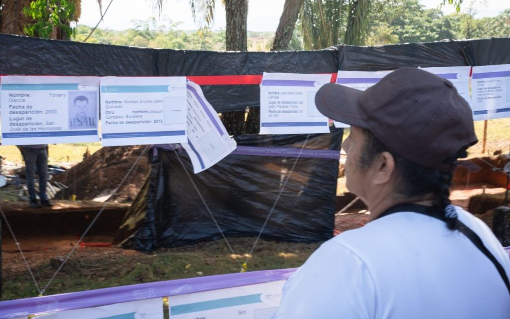 En el cementerio San Juan Bautista de Chaparral, escenario marcado por la violencia armada en el sur del Tolima, la Unidad de Búsqueda de Personas dadas por Desaparecidas (UBPD) inició la primera fase de intervención de este camposanto. Allí, a lo largo de casi medio siglo, fueron inhumados cuerpos de personas trasladadas desde veredas y municipios donde la confrontación armada dejó una huella persistente.