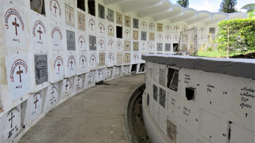 Entre el 20 y el 24 de octubre, la Unidad de Búsqueda de Personas dadas por Desaparecidas (UBPD) intervendrá 34 bóvedas en el cementerio municipal de Barbosa, con el fin de recuperar cuerpos no identificados que podrían corresponder a personas desaparecidas en el contexto del conflicto armado en Medellín y otros municipios del Valle de Aburrá.