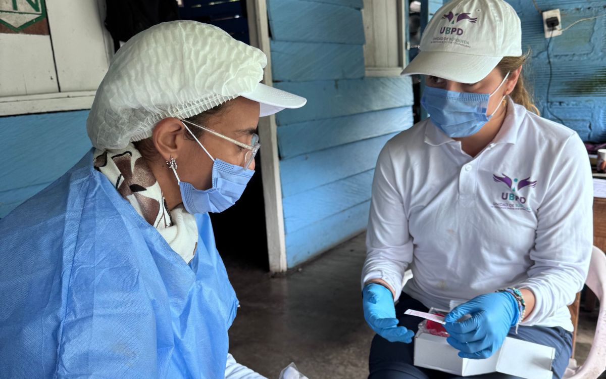 En medio de la majestuosidad de las montañas de Dabeiba, en Antioquia, habitan historias de dolor, incertidumbre y de los sentimientos que generan la desaparición de un ser querido. Entre sus veredas apacibles, donde el verde lo cubre todo, ocurrió un hecho que marcó para siempre a la familia Oquendo Salazar.