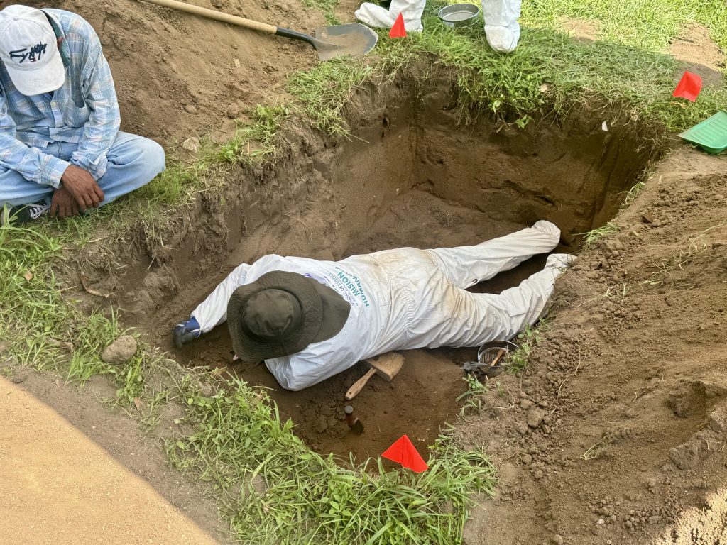 La Unidad de Búsqueda de Personas dadas por Desaparecidas (UBPD), territorial Atlántico, adelantó la segunda fase de intervención en el Cementerio Católico Calancala, en Barranquilla. En esta acción humanitaria se abordaron trece sitios de interés para la búsqueda, mediante exploraciones intrusivas en el suelo, que posibilitaron la recuperación del mismo número de cuerpos.