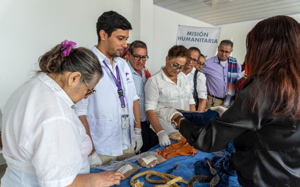 Cinco familias recorrieron largos caminos desde distintas regiones del país para llegar hasta San José del Fragua, en el sur del Caquetá. Su propósito: conocer la verdad después de más de cuatro décadas de incertidumbre por la desaparición de sus hijos, hermanos, tíos y sobrinos, quienes salieron de sus hogares en la década de 1970 y, como consecuencia del conflicto armado, nunca regresaron.