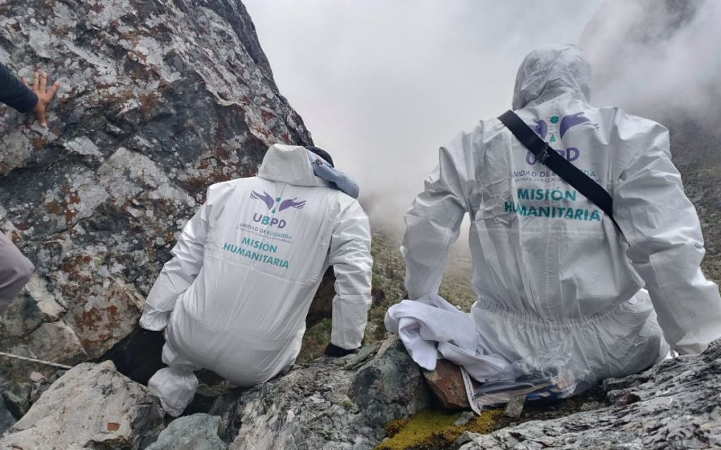 A 15 kilómetros del municipio de Fonseca, en La Guajira, está el corregimiento de Conejo, un centro poblado en el que fue inhumado a perpetuidad el cuerpo de Iguen Martínez, luego de una ceremonia culturalmente pertinente llevada a cabo por la Unidad de Búsqueda de Personas dadas por Desaparecidas (UBPD), en la cual los familiares pudieron abrazarse al cofre que contenía su cuerpo y darle el último adiós.