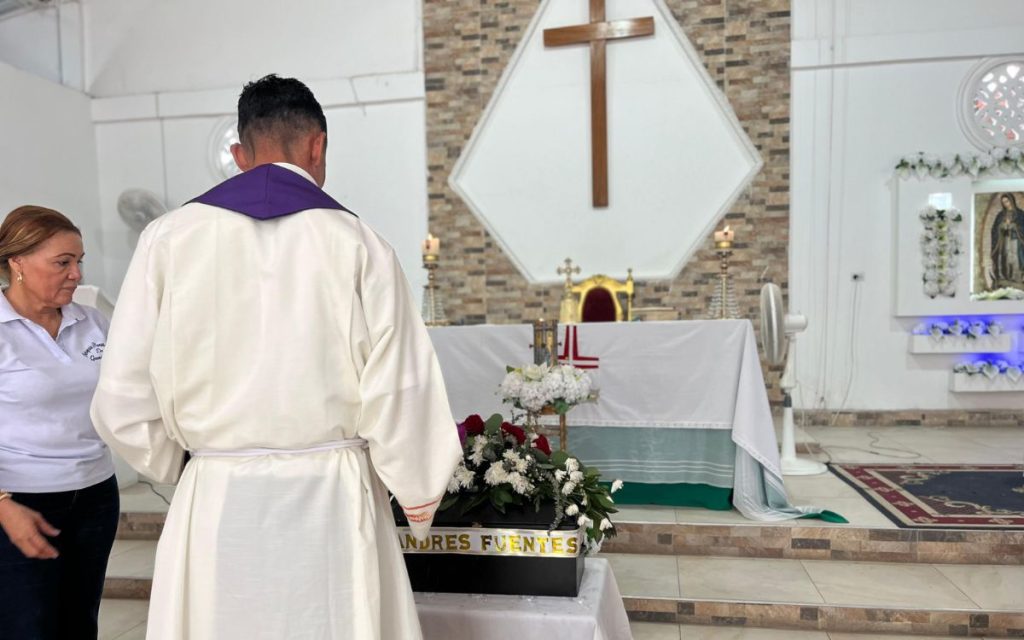 Juan Andrés Fuentes Rodríguez desapareció el 11 de septiembre de 1998 en el municipio de El Copey, Cesar. La Unidad de Búsqueda de Personas dadas por Desaparecidas impulsó la búsqueda de Juan Andrés con la toma de muestras de ADN a sus familiares, paso clave para la identificación del cuerpo y su posterior entrega digna, realizada en el municipio de Maicao, La Guajira.