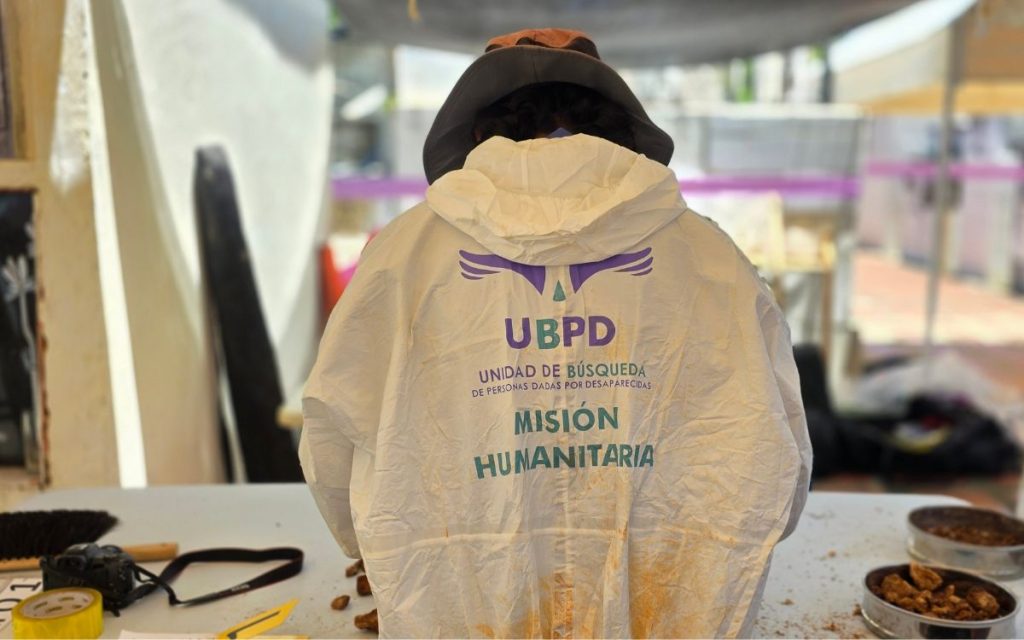 El hallazgo eleva a 11 los cuerpos recuperados en este camposanto. La acción humanitaria y extrajudicial se enmarca en el Plan Regional de Búsqueda del San Jorge Cordobés, que abarca ocho municipios con un universo de 774 personas desaparecidas.