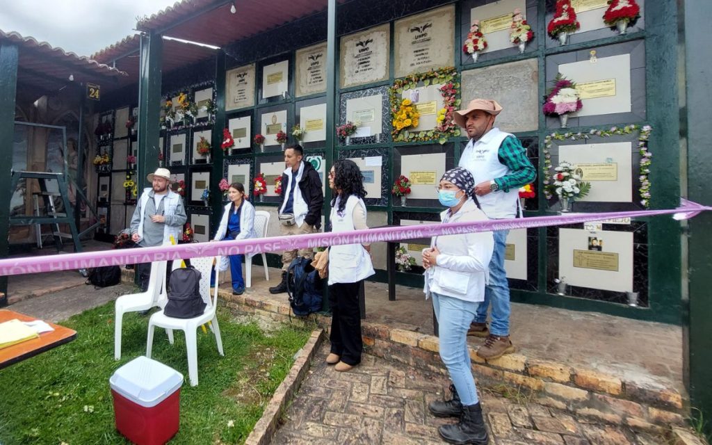 Brenda Madera es mujer buscadora en Córdoba. Ella y otras personas acompañaron las acciones humanitarias con fines de recuperación y verificación de correspondencia de identidad, que dos equipos de la Unidad de Búsqueda de Personas dadas por Desaparecidas (UBPD) realizaron en el Cementerio Jardines de Santa Isabel, en Oicatá.