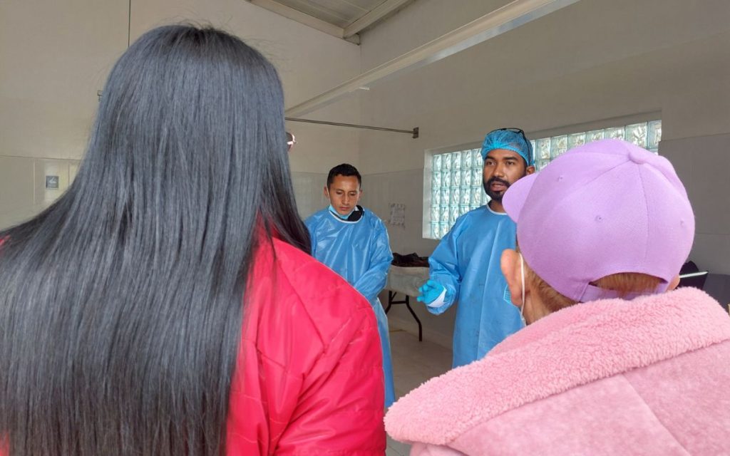 Brenda Madera es mujer buscadora en Córdoba. Ella y otras personas acompañaron las acciones humanitarias con fines de recuperación y verificación de correspondencia de identidad, que dos equipos de la Unidad de Búsqueda de Personas dadas por Desaparecidas (UBPD) realizaron en el Cementerio Jardines de Santa Isabel, en Oicatá.