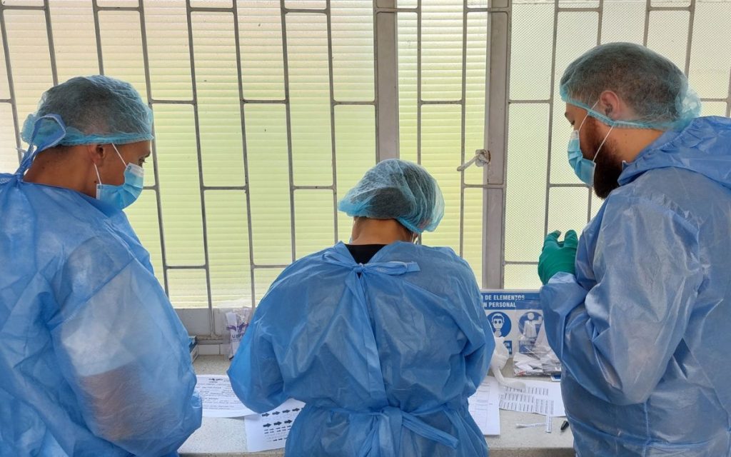 Brenda Madera es mujer buscadora en Córdoba. Ella y otras personas acompañaron las acciones humanitarias con fines de recuperación y verificación de correspondencia de identidad, que dos equipos de la Unidad de Búsqueda de Personas dadas por Desaparecidas (UBPD) realizaron en el Cementerio Jardines de Santa Isabel, en Oicatá.