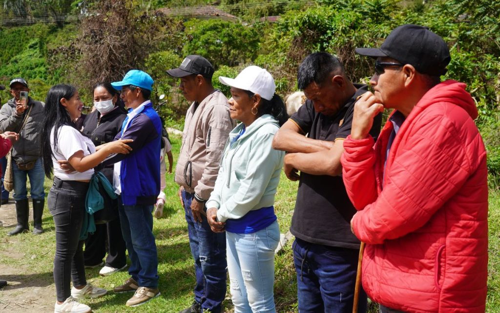“Bienvenida a su comunidad, acá está su familia esperándola”. Con estas palabras y con la armonización al territorio y sus espíritus guardianes, el mayor Elicerio Vitonás Tálaga y las autoridades espirituales y tradicionales del resguardo Am Yu’ Kiwe del pueblo Nasa, ubicado en el municipio caucano de Toribío, les dieron la bienvenida a Luz Mary y su familia.