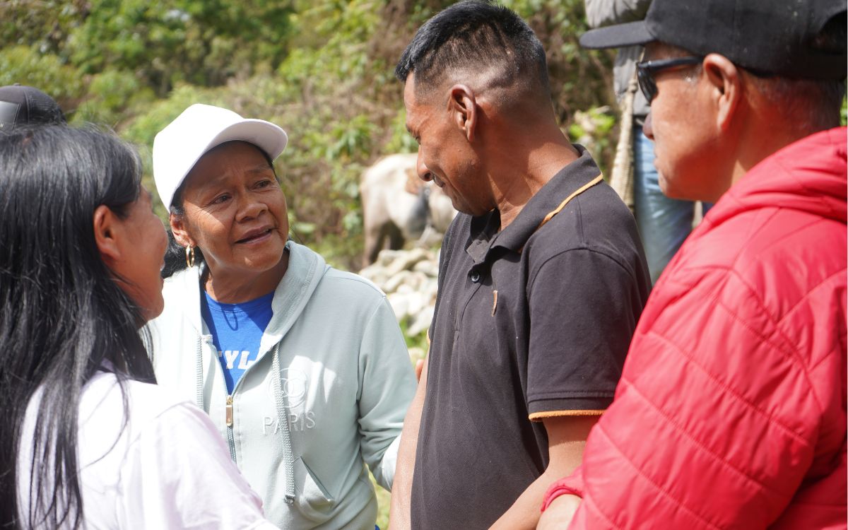 “Bienvenida a su comunidad, acá está su familia esperándola”. Con estas palabras y con la armonización al territorio y sus espíritus guardianes, el mayor Elicerio Vitonás Tálaga y las autoridades espirituales y tradicionales del resguardo Am Yu’ Kiwe del pueblo Nasa, ubicado en el municipio caucano de Toribío, les dieron la bienvenida a Luz Mary y su familia.