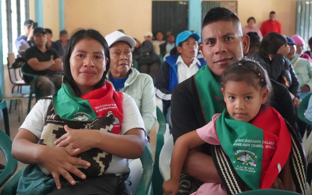 “Bienvenida a su comunidad, acá está su familia esperándola”. Con estas palabras y con la armonización al territorio y sus espíritus guardianes, el mayor Elicerio Vitonás Tálaga y las autoridades espirituales y tradicionales del resguardo Am Yu’ Kiwe del pueblo Nasa, ubicado en el municipio caucano de Toribío, les dieron la bienvenida a Luz Mary y su familia.