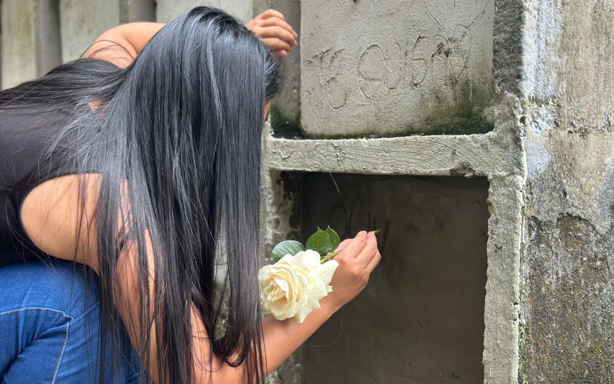 Con tan solo 4 años, en el año 2002, Neyla Romero empezó a transitar el camino de la búsqueda al perder a su padre, Óliver Romero Pérez. Junto con su hermana menor y con el acompañamiento de su familia, ella mantuvo viva la esperanza de volver a estar al lado de su papá. 