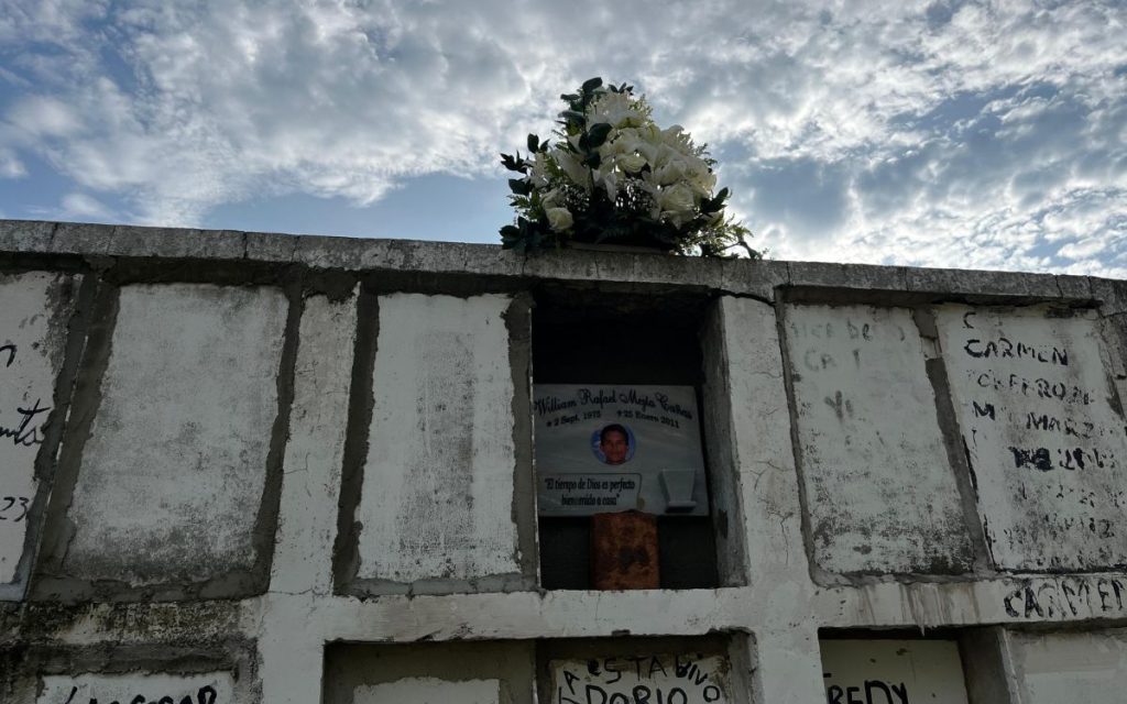 Quince años después de su desaparición, William Rafael Mejía Cañas regresó a su hogar. En el municipio de Fundación, en el Magdalena, su familia recibió su cuerpo en un acto de entrega digna liderado por la Unidad de Búsqueda de Personas dadas por Desaparecidas (UBPD), con el acompañamiento de la Jurisdicción Especial para la Paz (JEP) y del Instituto Nacional de Medicina Legal y Ciencias Forenses.