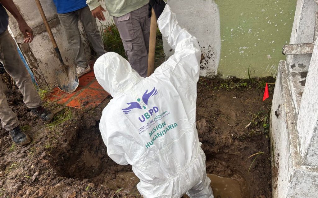 Por primera vez, la Unidad de Búsqueda de Personas dadas por Desaparecidas (UBPD) realizó una intervención en el cementerio San Fernando del municipio de Pivijay, en el Magdalena, donde se abordó un sitio de interés para la búsqueda mediante prospección intrusiva en sepultura en tierra, además de una bóveda que permitió el hallazgo de tres cuerpos. 