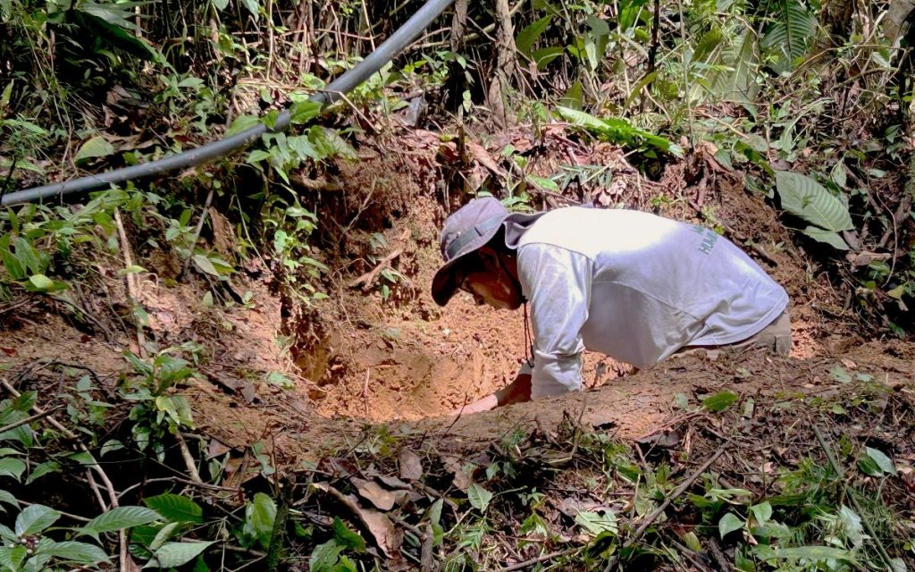 El trabajo articulado de la Unidad de Búsqueda de Personas dadas por Desaparecidas (UBPD) con organizaciones de la sociedad civil, líderes comunitarios de Norte de Santander y procesos comunales del departamento permitió que la búsqueda humanitaria y extrajudicial de personas desaparecidas regresara al Catatumbo y con ello la recuperación de cinco cuerpos de personas que habrían desaparecido entre noviembre de 1999 y agosto de 2001, en medio de confrontaciones entre grupos armados no estatales.