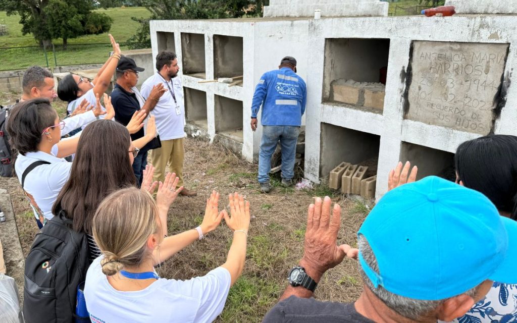 La Unidad de Búsqueda de Personas dadas por Desaparecidas (UBPD) recuperó el cuerpo de Jáder Montalvo Peña en el municipio de Sincé, en Sucre, y un mes despúes lo entregó de manera digna a su familia, proveniente de Colosó, en la región de los Montes de María.