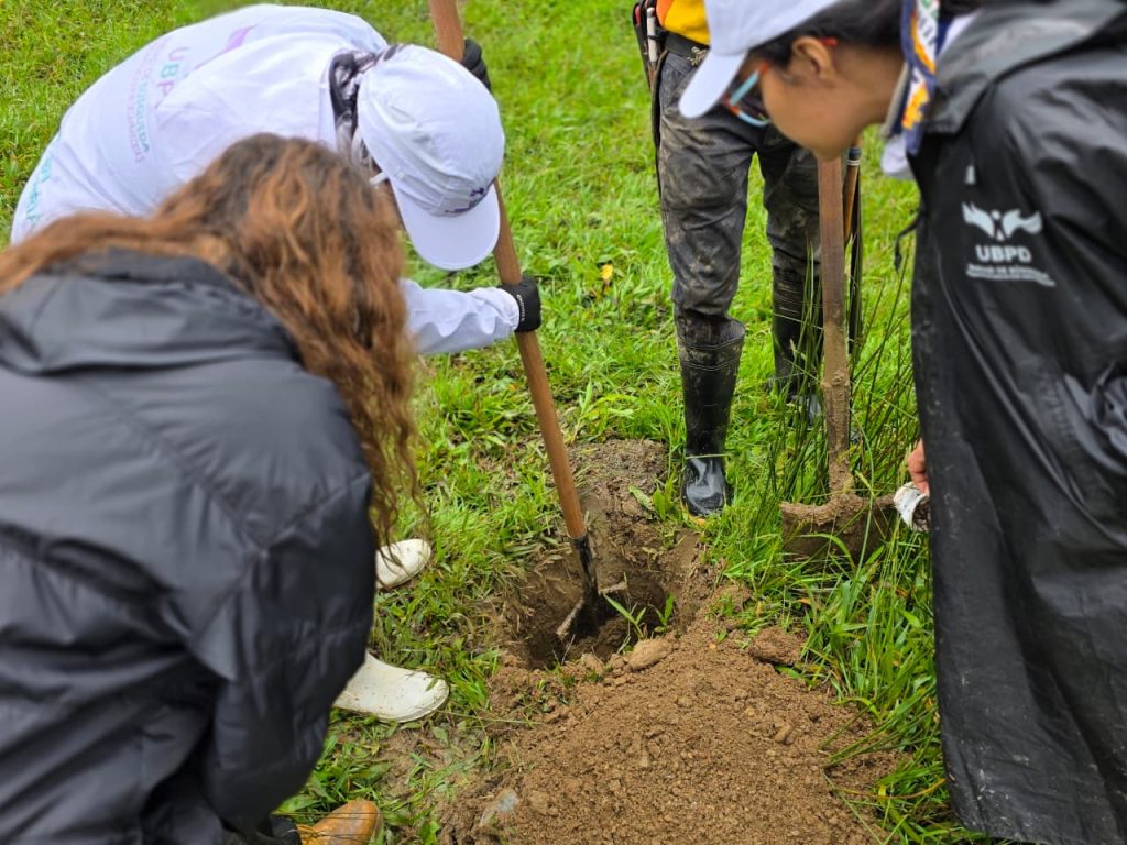 "¿Ya encontraron al soldado?", fue la pregunta que resonó entre la población de San Juanito, en el Meta, durante los seis días de la primera intervención por parte del equipo forense de la Unidad de Búsqueda de Personas dadas por Desaparecidas (UBPD) con el fin de recuperar el cuerpo de Óscar Iván Tabares Toro, de quien su familia perdió total comunicación el 28 de diciembre de 1997 mientras cumplía su turno militar en zona rural de este municipio.