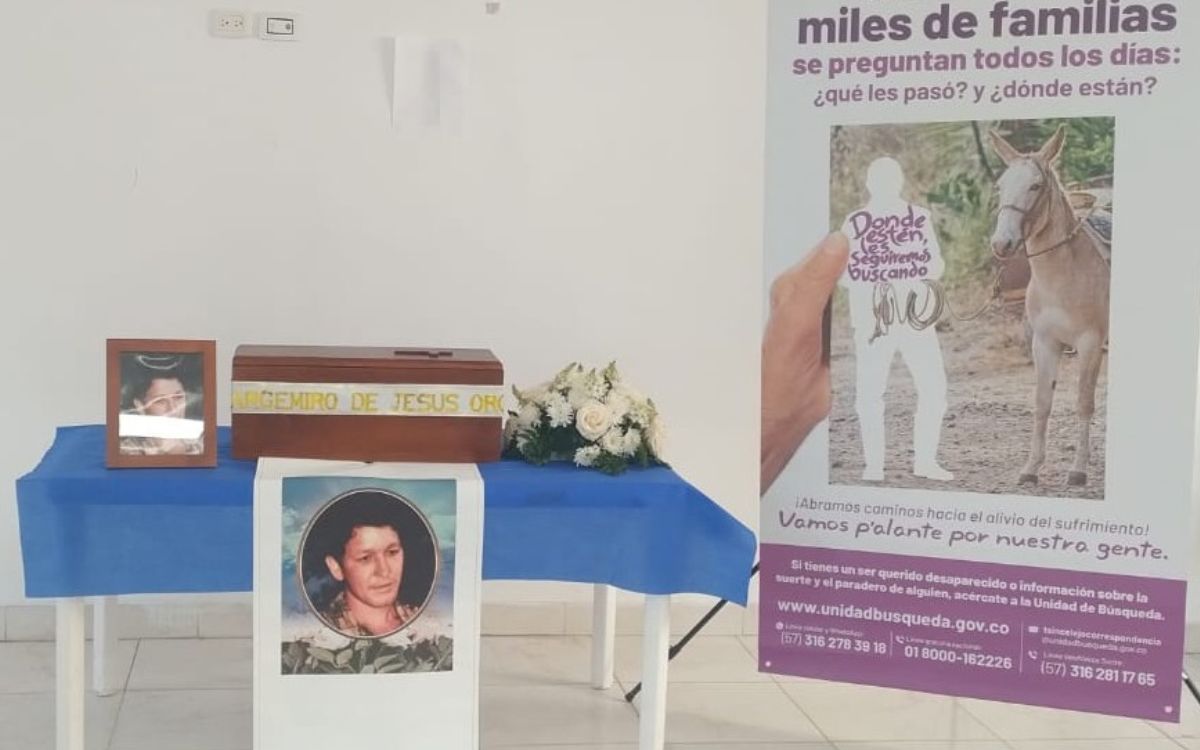 Tres familias del departamento de Bolívar pudieron despedir dignamente a sus familiares desaparecidos a causa del conflicto armado, luego de que la Unidad de Búsqueda de Personas dadas por Desaparecidas (UBPD) llevara a cabo la entrega digna de los cuerpos en los municipios de Villanueva y Turbaco.