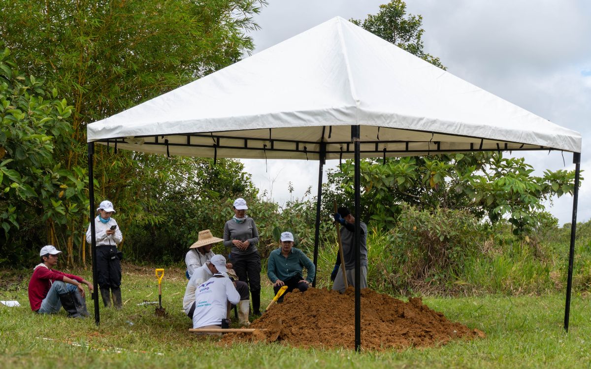 Durante cinco días, la Unidad de Búsqueda de Personas dadas por Desaparecidas (UBPD) realizó una intervención forense en el Parque Cementerio Crematorio Jardines de Paz, ubicado en Florencia, la capital de Caquetá. Esta acción humanitaria y extrajudicial permitió la recuperación de seis cuerpos que corresponderían a personas desaparecidas en diferentes departamentos del país.