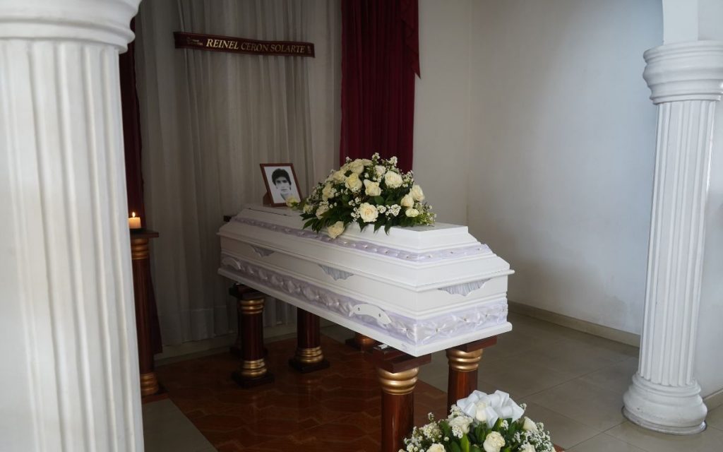 La Unidad de Búsqueda realizó la entrega digna de Reinel a su familia en el corregimiento El Crucero, en el municipio caucano de Patía. Con esta acción humanitaria y extrajudicial, su familia pudo cerrar un largo ciclo de espera tras 25 años de incertidumbre.