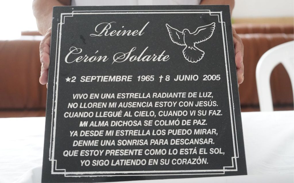 La Unidad de Búsqueda realizó la entrega digna de Reinel a su familia en el corregimiento El Crucero, en el municipio caucano de Patía. Con esta acción humanitaria y extrajudicial, su familia pudo cerrar un largo ciclo de espera tras 25 años de incertidumbre.
