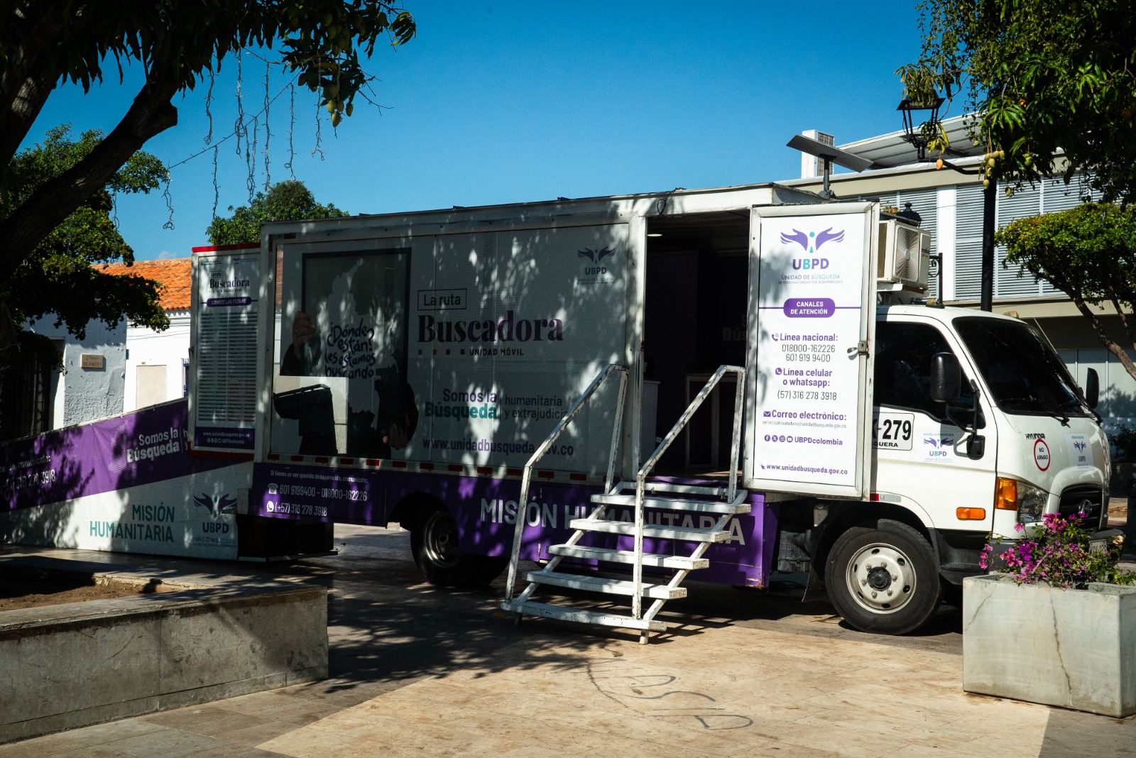 Con un balance positivo, La Ruta Buscadora cerró su recorrido por todo el país. Se trata de una estrategia de la Unidad de Búsqueda de Personas dadas por Desaparecidas (UBPD) ideada para brindar atención a las comunidades de municipios donde la entidad no está permanentemente. En su recorrido de más de 3.000 kilómetros por el norte del país, esta unidad móvil logró impulsar 336 solicitudes de búsqueda, adelantar 2.070 acciones pedagógicas y atender a 506 personas buscadoras. 