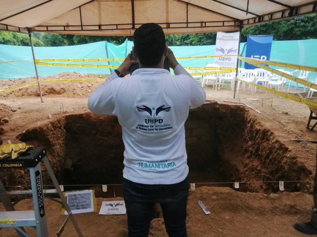 La entrega digna, que se realizará conforme a los deseos de sus familiares, representa un avance concreto de la articulación del Sistema Integral para la Paz. En agosto de 2024, Saulo fue incluido en el trámite de la medida cautelar emitida en el marco del Subcaso Costa Caribe del Caso 03, orientada a proteger los cuerpos sin identificar que se encontraban en los cementerios de Valledupar, donde se presume podrían reposar personas desaparecidas acreditadas en el subcaso.