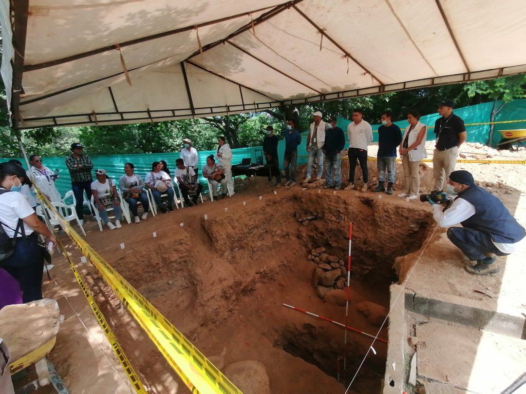 La entrega digna, que se realizará conforme a los deseos de sus familiares, representa un avance concreto de la articulación del Sistema Integral para la Paz. En agosto de 2024, Saulo fue incluido en el trámite de la medida cautelar emitida en el marco del Subcaso Costa Caribe del Caso 03, orientada a proteger los cuerpos sin identificar que se encontraban en los cementerios de Valledupar, donde se presume podrían reposar personas desaparecidas acreditadas en el subcaso.