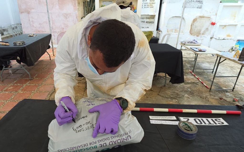 En el balance de cierre de año, la Unidad de Búsqueda de Personas dadas por Desaparecidas (UBPD) anunció la recuperación de 11 cuerpos no identificados en el departamento de Córdoba, culminando un periodo significativo en la búsqueda humanitaria en esta región del país. Con estos hallazgos, la cifra total de recuperaciones realizadas por la UBPD en Córdona durante 2025 asciende a 56 cuerpos.