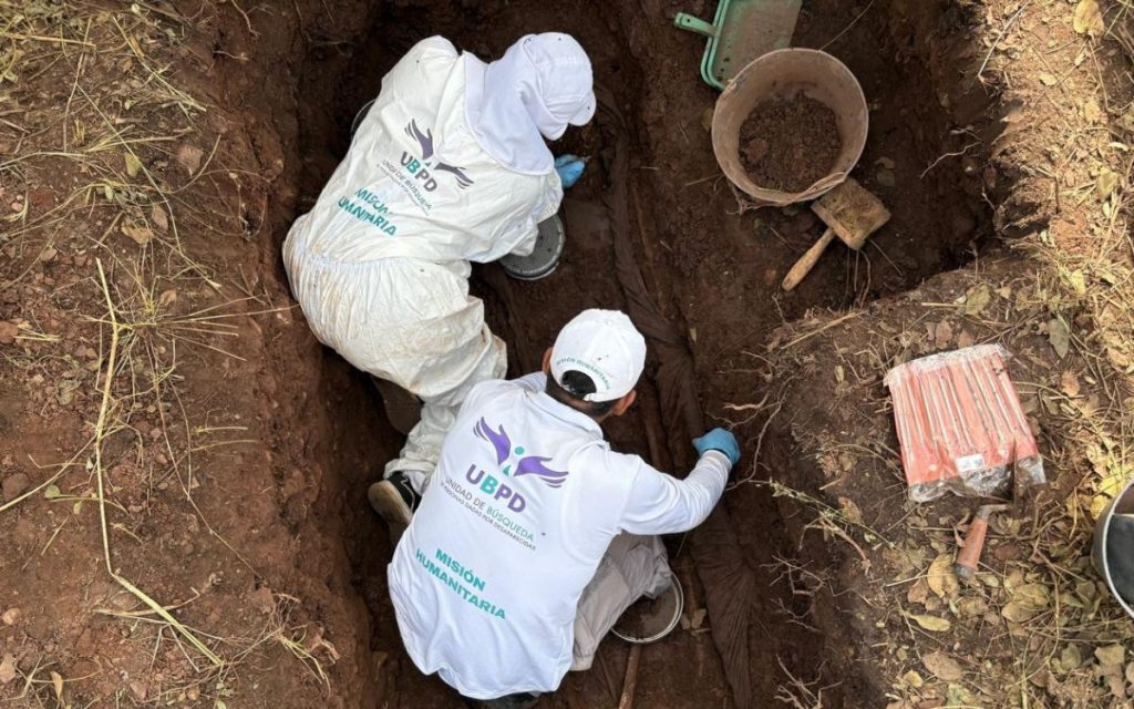 En una intervención realizada por la Unidad de Búsqueda de Personas dadas por Desaparecidas (UBPD) en el cementerio de La Jagua del Pilar, en el sur del departamento de La Guajira, se logró la recuperación de tres cuerpos que habían sido inhumados como personas no identificadas en este camposanto. Esta acción humanitaria les da esperanzas a tres familias de reencontrarse con sus seres queridos, quienes desaparecieron en el marco del conflicto armado.