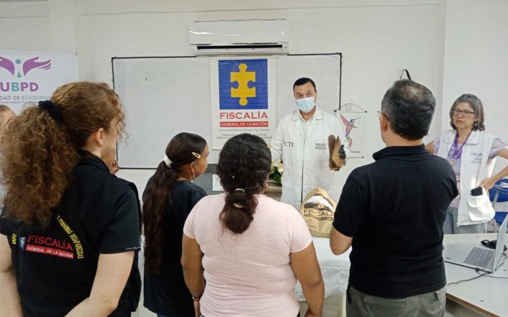 Como un acto de reconciliación familiar, con el apoyo de la Unidad de Búsqueda, la Fundación Hasta Encontrarlos y la Fiscalía General de la Nación, la familia de Wilson Díaz García recibió su cuerpo y le dio una despedida digna, aliviando la zozobra y el sufrimiento que causó su desaparición.