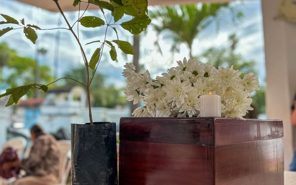 Tras más de dos décadas de incertidumbre, la familia de Victor Hugo Navarro Morales finalmente recibió su cuerpo. Es oriundo del Putumayo, desapareció en el 2003 y fue recuperado por la Unidad de Búsqueda de Personas dadas por Desaparecidas (UBPD) en el Cementerio Central de Neiva, en el Huila.