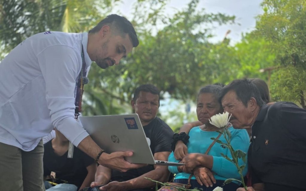 El 22 de abril de 2001, en el municipio de El Castillo, en el Meta, desapareció Rudbel Eliceo Luna Izquierdo de 16 años. Había salido a cumplir, como de costumbre, su jornada escolar y no regresó. Era uno de los nueve hijos de la familia, quienes llegaron desde el Valle del Cauca al municipio llanero. Su ausencia se extendió durante 24 años, hasta el 19 de septiembre de 2025. En Fuentedeoro, otro municipio del Meta, su familia recibió dignamente su cuerpo como resultado del trabajo humanitario de la Unidad de Búsqueda de Personas dadas por Desaparecidas (UBPD), después de que un análisis genético confirmara su identidad.