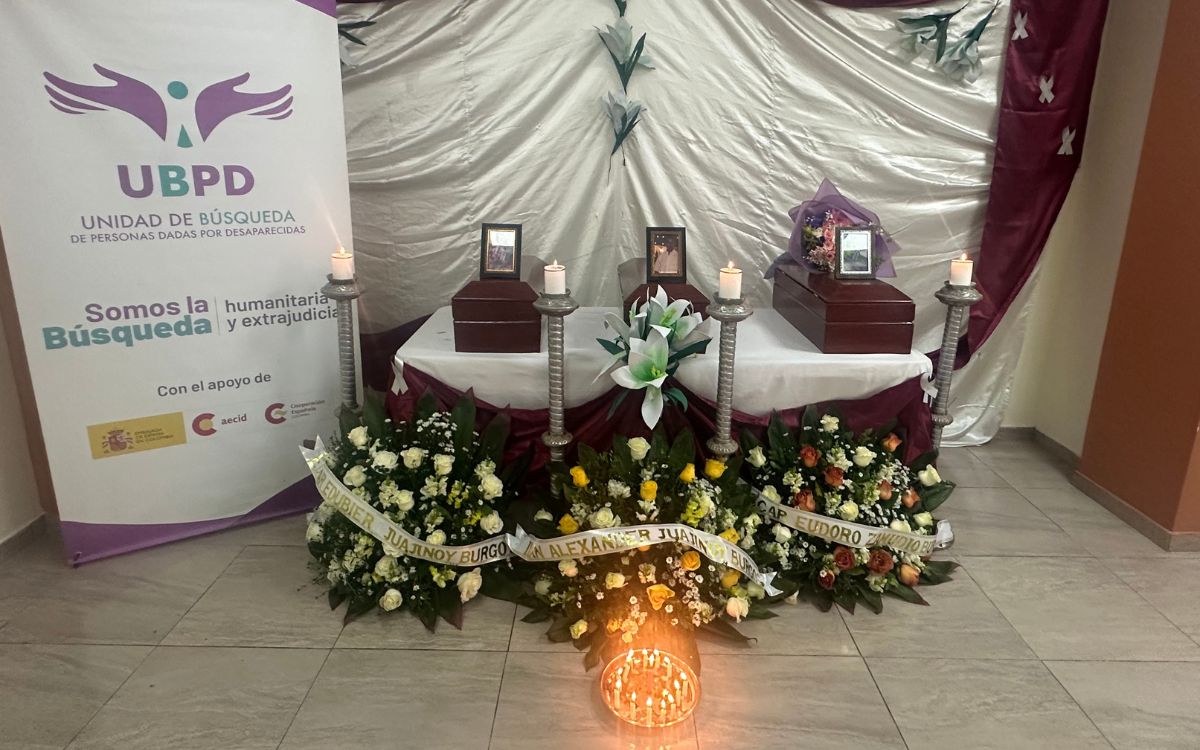 Fue en mayo de 2008 cuando Edgar, Iban y Oscar, tres jóvenes campesinos del municipio de El Tambo, en Nariño, salieron de su pueblo con la ilusión de lograr un trabajo y poder apoyar económicamente a sus familias. Se despidieron de sus madres, hermanas, esposas y primas con la promesa de regresar pronto, de venir a desfilar en el grado y de traer recursos para hacerles una mejor vida a sus madres y familiares. Edgar, además, acababa de convertirse en padre; su hijo, quien tan solo tenía dos meses, se había convertido en su motivación para buscar mejores condiciones de vida. 