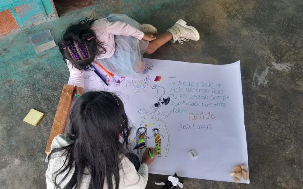 En Coyaima, en el Tolima, la despedida de Jorge Onofre Yara Capera se hizo según las creencias de su familia y su comunidad. Cantos, chicha y rezos ancestrales acompañaron el regreso de un agricultor de origen indígena, desaparecido a sus 33 años en el contexto del conflicto armado. 