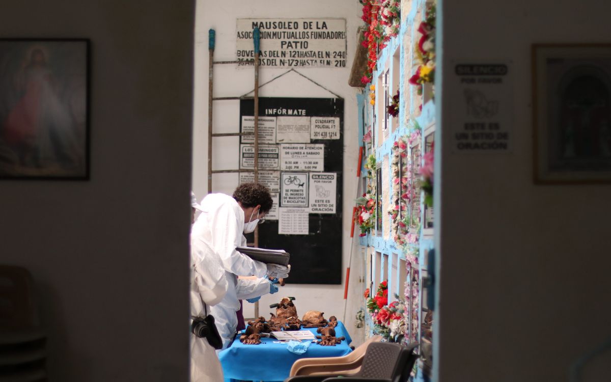 Durante 2025, la Unidad de Búsqueda de Personas dadas por Desaparecidas (UBPD) en el Valle del Cauca enfocó sus esfuerzos en abordar cementerios claves en el departamento, priorizando tres camposantos ubicados en Cartago, un municipio que registra un universo de, al menos, 244 personas desaparecidas en acciones del conflicto armado, lo que lo convierte en el de mayor registro en el norte del Valle.