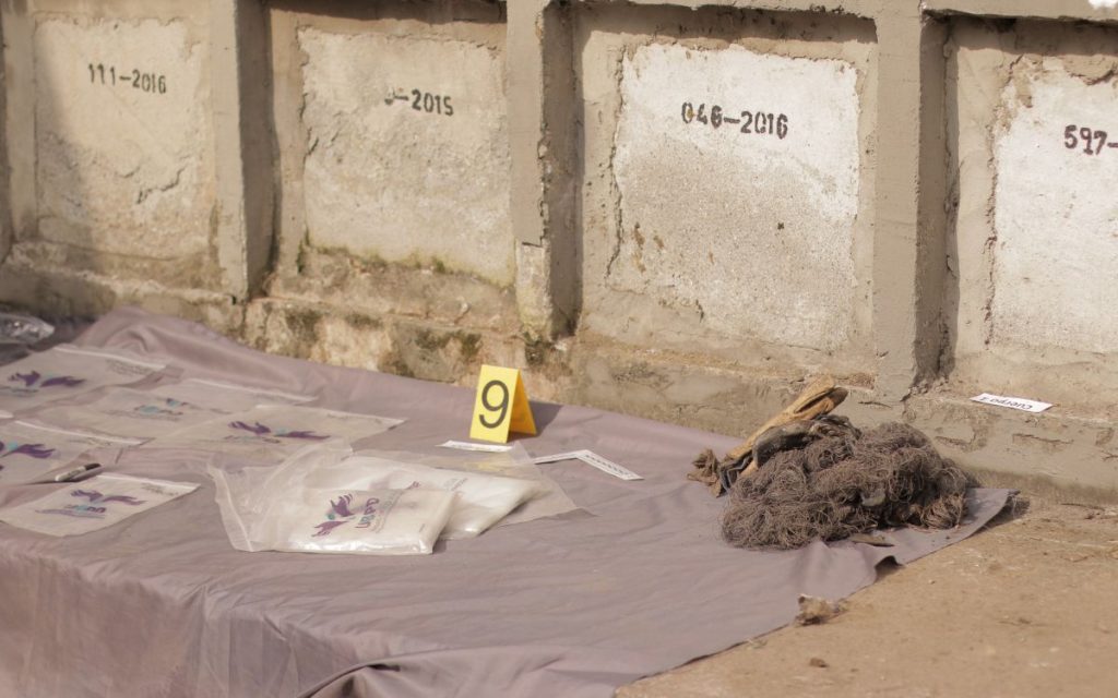 Se estima que 670 cuerpos ubicados en el cementerio municipal de Palmira, en el Valle del Cauca, podrían estar relacionados con la desaparición de personas en el contexto del conflicto armado. Aunque esta cifra se constituye en una de las más altas en materia de desaparición en los camposantos del departamento, la búsqueda no depende exclusivamente de exhumar y recuperar estructuras óseas. La búsqueda de las personas desaparecidas implica, ante todo, una investigación rigurosa previa a cualquier exhumación.