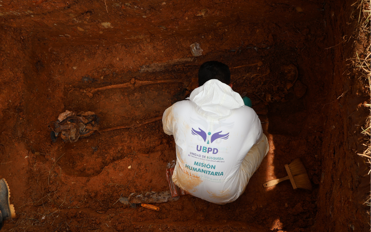 Antropólogo de la Unidad de Búsqueda recupera cuerpos en Concepción Santander