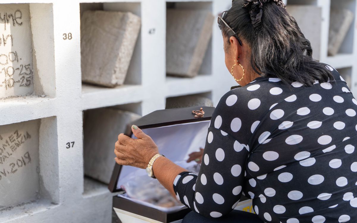 Fueron 30 y 23 años de una larga espera para dos familias caqueteñas que un día perdieron el rastro de sus hijos. De acuerdo con la investigación humanitaria y extrajudicial adelantada por la Unidad de Búsqueda de Personas dadas por Desaparecidas (UBPD), ambos jóvenes desaparecieron en 1995 y 2002, cuando tenían 18 y 20 años, respectivamente; y fallecieron en hechos relacionados con el conflicto.